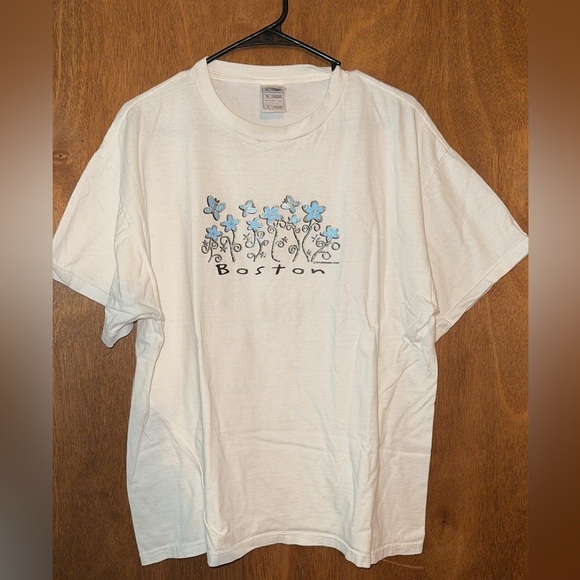 Tops - vintage boston tshirt